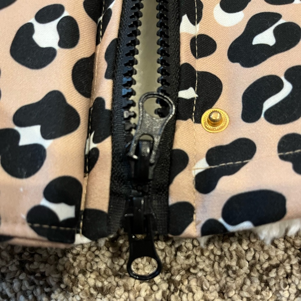Vest - Picture 5 of 10